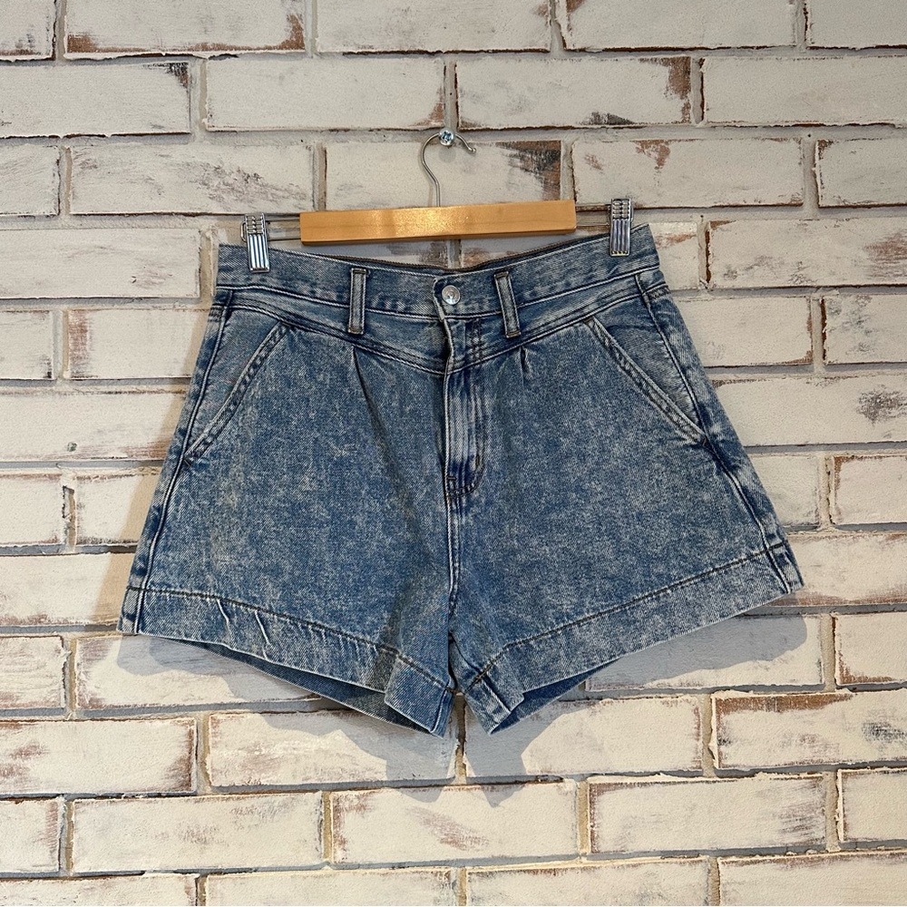 American Eagle Mom Jean Shorts acid wash size 6